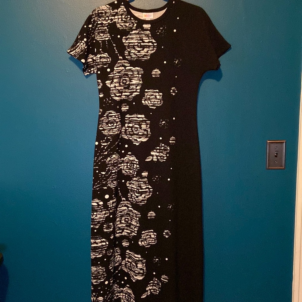 EUC Lularoe Ana black & white floral
